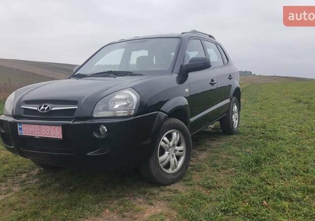 Черный Хендай Туксон, объемом двигателя 2 л и пробегом 198 тыс. км за 8200 $, фото 1 на Automoto.ua