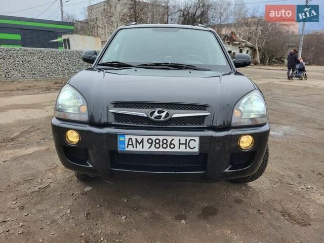 Черный Хендай Туксон, объемом двигателя 2 л и пробегом 194 тыс. км за 9100 $, фото 1 на Automoto.ua