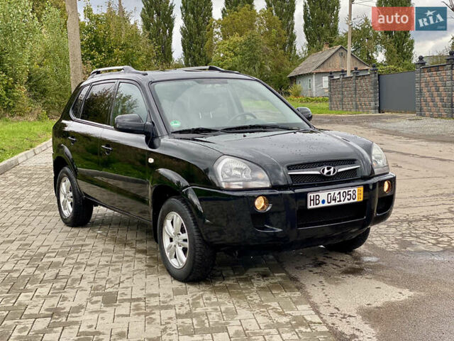 Черный Хендай Туксон, объемом двигателя 2 л и пробегом 191 тыс. км за 7800 $, фото 1 на Automoto.ua