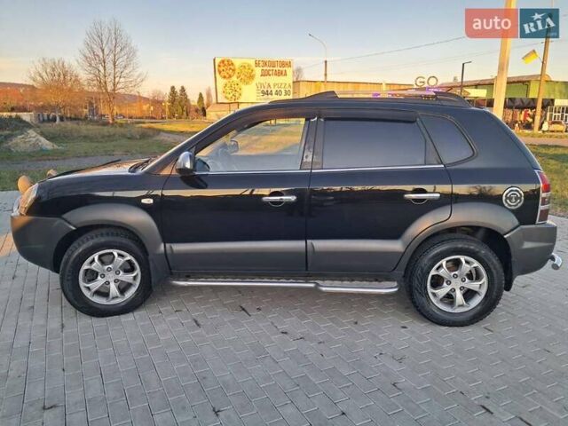 Черный Хендай Туксон, объемом двигателя 1.98 л и пробегом 233 тыс. км за 7850 $, фото 1 на Automoto.ua