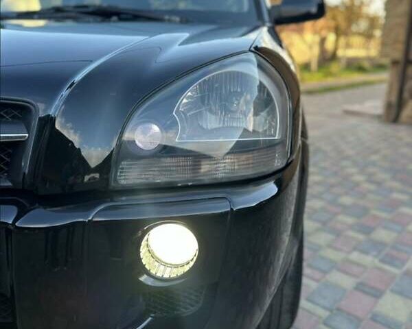 Черный Хендай Туксон, объемом двигателя 1.98 л и пробегом 198 тыс. км за 8250 $, фото 1 на Automoto.ua