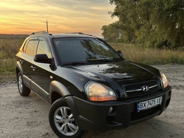 Черный Хендай Туксон, объемом двигателя 2 л и пробегом 200 тыс. км за 7500 $, фото 1 на Automoto.ua