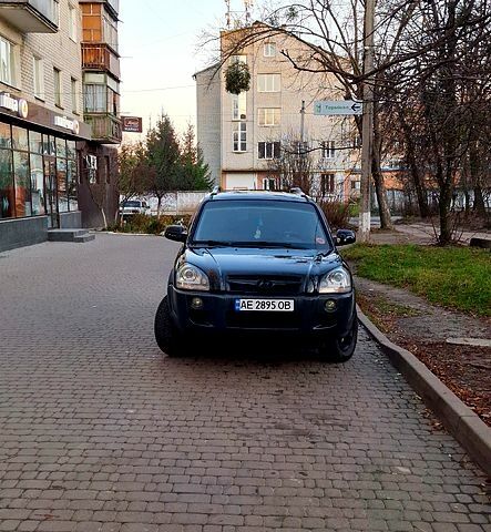 Черный Хендай Туксон, объемом двигателя 2 л и пробегом 240 тыс. км за 8700 $, фото 1 на Automoto.ua