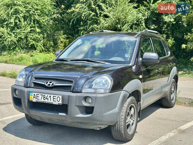 Черный Хендай Туксон, объемом двигателя 1.98 л и пробегом 252 тыс. км за 7999 $, фото 1 на Automoto.ua