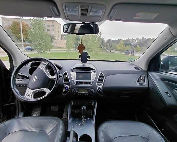 Черный Хендай Туксон, объемом двигателя 2 л и пробегом 251 тыс. км за 12500 $, фото 1 на Automoto.ua