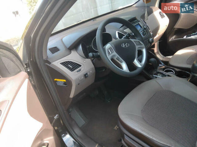 Черный Хендай Туксон, объемом двигателя 2.36 л и пробегом 151 тыс. км за 13000 $, фото 1 на Automoto.ua