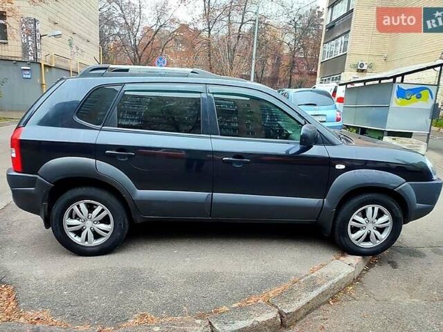 Черный Хендай Туксон, объемом двигателя 2 л и пробегом 258 тыс. км за 9000 $, фото 1 на Automoto.ua