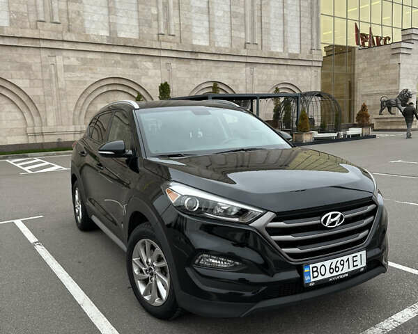 Черный Хендай Туксон, объемом двигателя 2 л и пробегом 120 тыс. км за 17800 $, фото 1 на Automoto.ua
