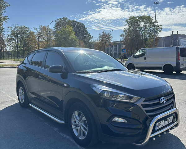 Черный Хендай Туксон, объемом двигателя 2 л и пробегом 180 тыс. км за 15900 $, фото 1 на Automoto.ua