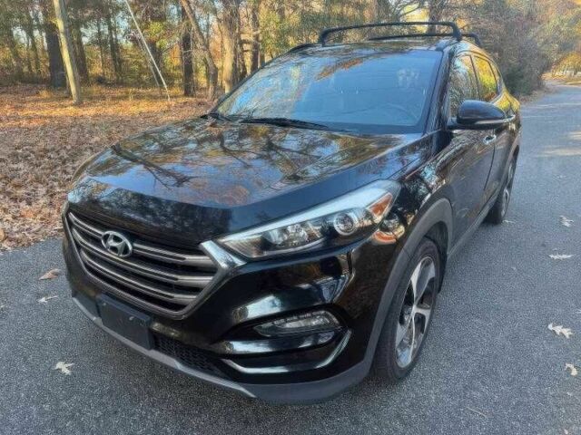 Черный Хендай Туксон, объемом двигателя 1.6 л и пробегом 99 тыс. км за 9600 $, фото 1 на Automoto.ua