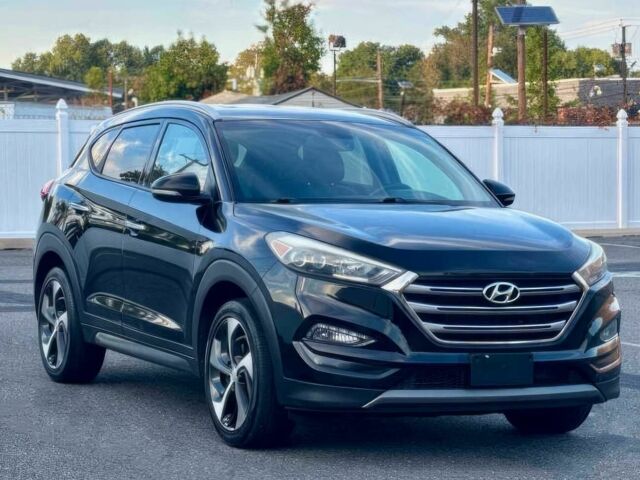 Хендай Туксон 2016 в Киеве на Automoto.ua Черный Хендай Туксон, объемом двигателя 1.6 л и пробегом 79 тыс. км за 5000 $, фото 1 на Automoto.ua
