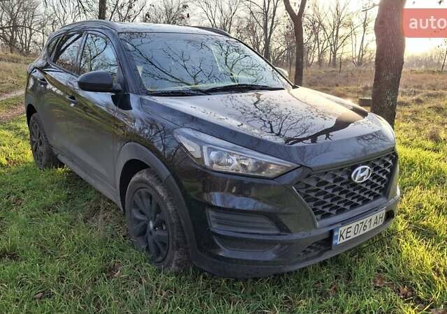Черный Хендай Туксон, объемом двигателя 2 л и пробегом 101 тыс. км за 19700 $, фото 1 на Automoto.ua