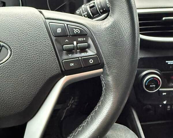 Черный Хендай Туксон, объемом двигателя 2 л и пробегом 55 тыс. км за 25000 $, фото 1 на Automoto.ua