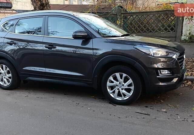 Коричневый Хендай Туксон, объемом двигателя 2 л и пробегом 132 тыс. км за 16500 $, фото 1 на Automoto.ua