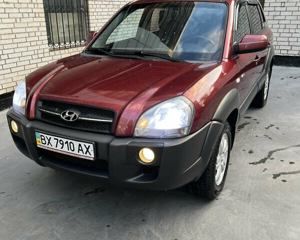 Красный Хендай Туксон, объемом двигателя 1.98 л и пробегом 160 тыс. км за 7900 $, фото 1 на Automoto.ua