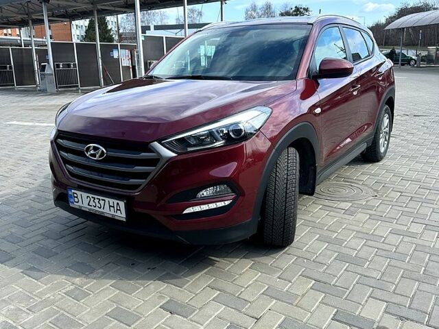 Красный Хендай Туксон, объемом двигателя 2 л и пробегом 225 тыс. км за 14100 $, фото 1 на Automoto.ua