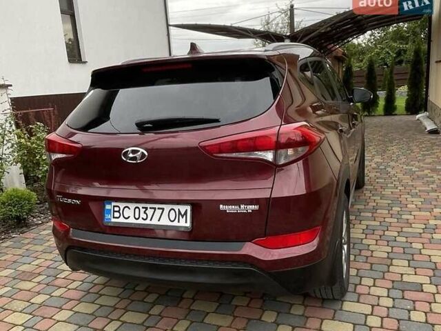 Красный Хендай Туксон, объемом двигателя 2 л и пробегом 160 тыс. км за 17500 $, фото 1 на Automoto.ua