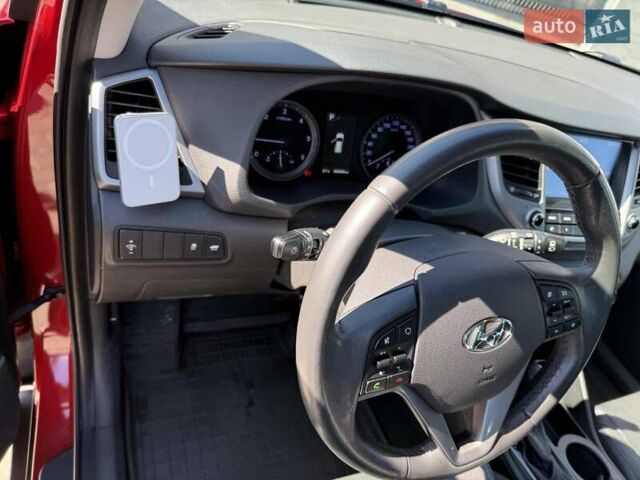 Червоний Хендай Туксон, об'ємом двигуна 2 л та пробігом 169 тис. км за 19000 $, фото 1 на Automoto.ua