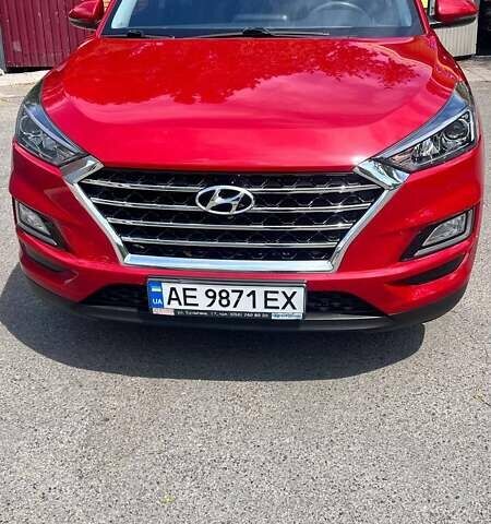 Красный Хендай Туксон, объемом двигателя 2 л и пробегом 115 тыс. км за 22600 $, фото 1 на Automoto.ua