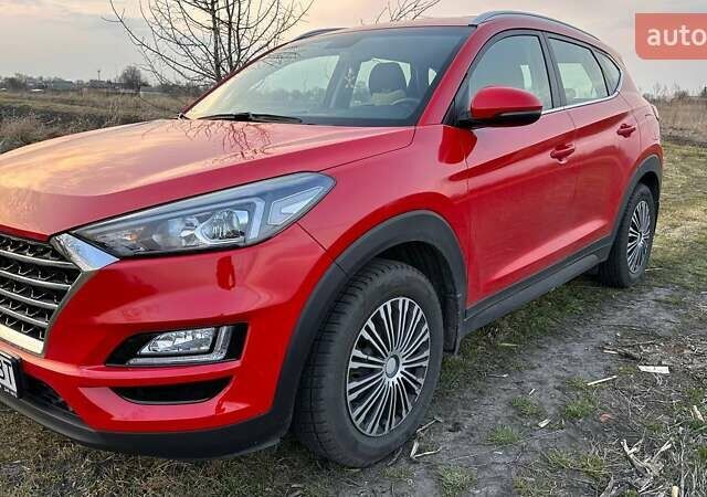 Красный Хендай Туксон, объемом двигателя 2 л и пробегом 68 тыс. км за 22000 $, фото 1 на Automoto.ua