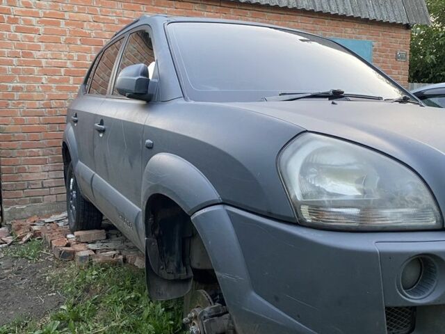 Хендай Туксон, объемом двигателя 2 л и пробегом 300 тыс. км за 3004 $, фото 1 на Automoto.ua