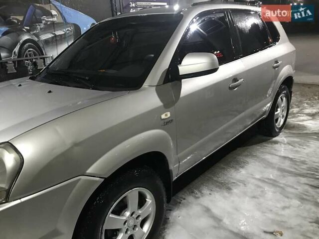 Хендай Туксон, объемом двигателя 1.98 л и пробегом 230 тыс. км за 7600 $, фото 1 на Automoto.ua