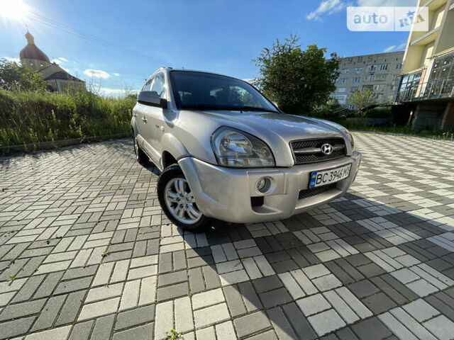 Хендай Туксон, объемом двигателя 1.99 л и пробегом 256 тыс. км за 8000 $, фото 1 на Automoto.ua