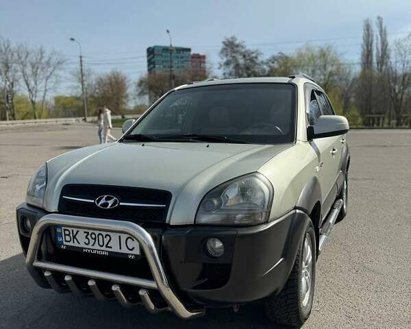 Хендай Туксон, об'ємом двигуна 1.98 л та пробігом 220 тис. км за 8700 $, фото 1 на Automoto.ua