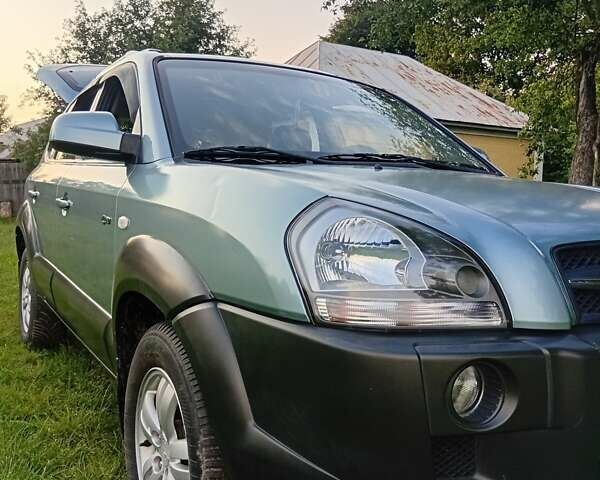 Хендай Туксон, объемом двигателя 2 л и пробегом 199 тыс. км за 8000 $, фото 1 на Automoto.ua