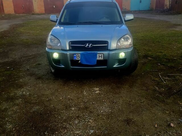 Хендай Туксон, об'ємом двигуна 2 л та пробігом 300 тис. км за 9500 $, фото 1 на Automoto.ua