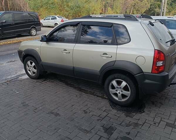 Хендай Туксон, объемом двигателя 2 л и пробегом 250 тыс. км за 7300 $, фото 1 на Automoto.ua