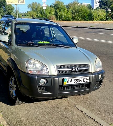 Хендай Туксон, объемом двигателя 2 л и пробегом 285 тыс. км за 7300 $, фото 1 на Automoto.ua