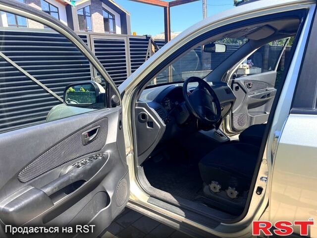 Хендай Туксон, объемом двигателя 2 л и пробегом 227 тыс. км за 7650 $, фото 1 на Automoto.ua