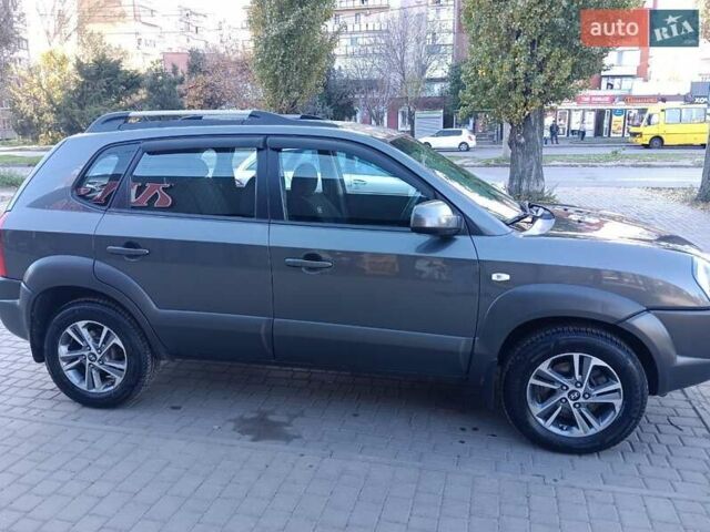 Хендай Туксон, объемом двигателя 2 л и пробегом 216 тыс. км за 8200 $, фото 1 на Automoto.ua