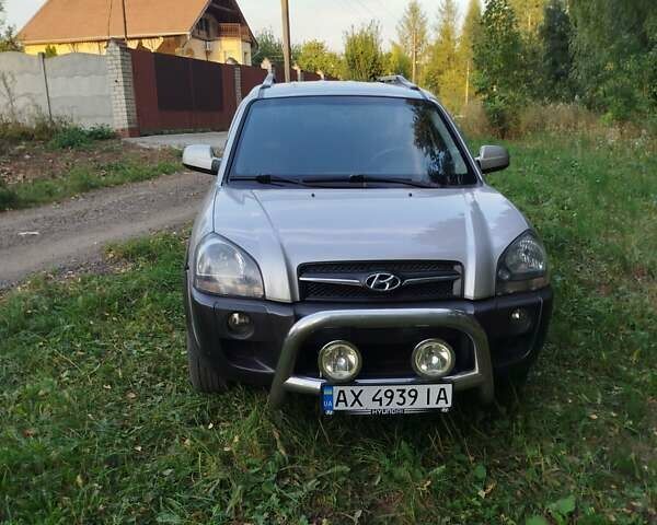 Хендай Туксон, объемом двигателя 2 л и пробегом 255 тыс. км за 7950 $, фото 1 на Automoto.ua