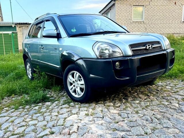 Хендай Туксон, объемом двигателя 2 л и пробегом 1000 тыс. км за 7999 $, фото 1 на Automoto.ua