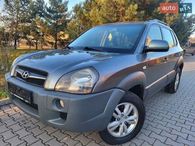 Хендай Туксон, объемом двигателя 2 л и пробегом 213 тыс. км за 10400 $, фото 1 на Automoto.ua