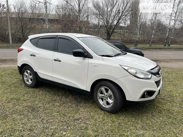 Хендай Туксон, об'ємом двигуна 1.7 л та пробігом 190 тис. км за 13500 $, фото 1 на Automoto.ua