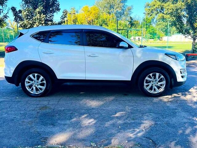 Хендай Туксон, объемом двигателя 2 л и пробегом 90 тыс. км за 22000 $, фото 1 на Automoto.ua