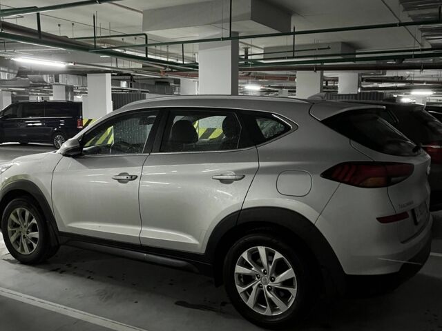 Серый Хендай Туксон, объемом двигателя 2 л и пробегом 93 тыс. км за 23000 $, фото 1 на Automoto.ua