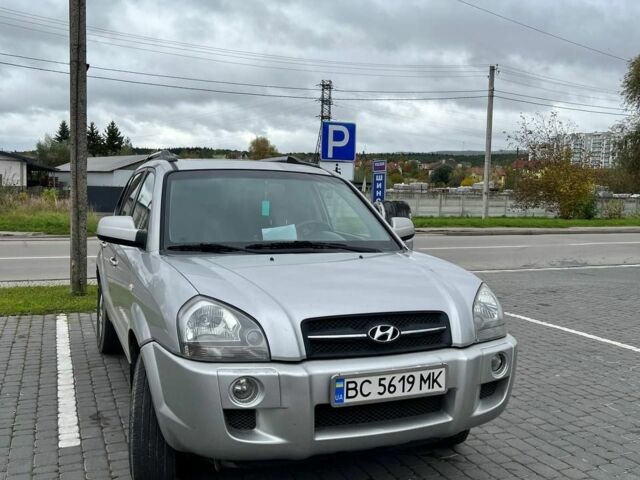 Сірий Хендай Туксон, об'ємом двигуна 2 л та пробігом 311 тис. км за 6000 $, фото 1 на Automoto.ua