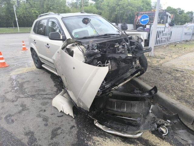 Хендай Туксон 2007 в Днепре (Днепропетровске) на Automoto.ua Серый Хендай Туксон, объемом двигателя 0 л и пробегом 200 тыс. км за 2020 $, фото 1 на Automoto.ua