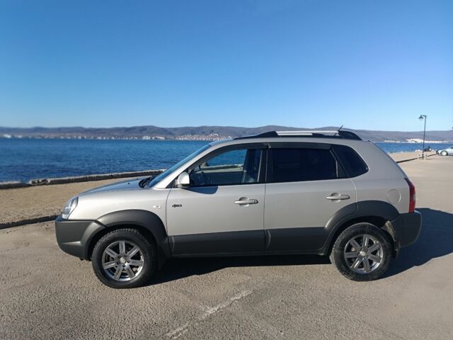 Серый Хендай Туксон, объемом двигателя 2 л и пробегом 138 тыс. км за 9600 $, фото 1 на Automoto.ua