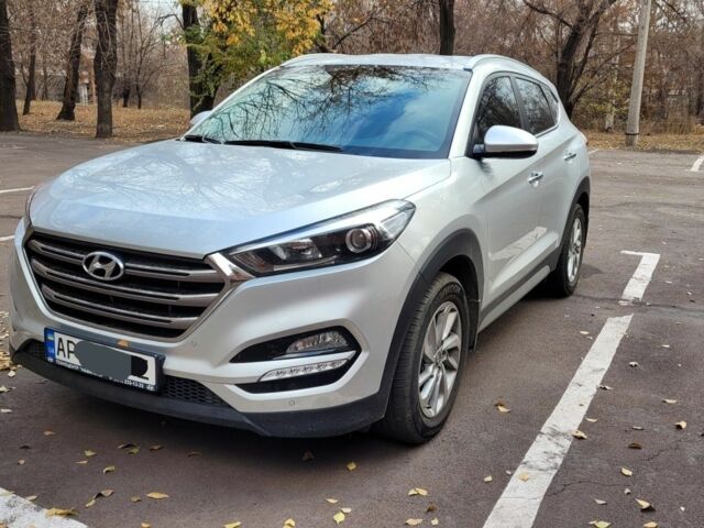 Серый Хендай Туксон, объемом двигателя 2 л и пробегом 39 тыс. км за 20466 $, фото 1 на Automoto.ua