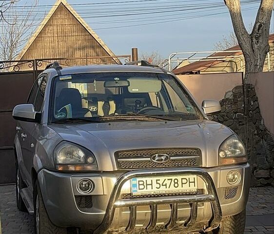Сірий Хендай Туксон, об'ємом двигуна 2 л та пробігом 200 тис. км за 7000 $, фото 1 на Automoto.ua