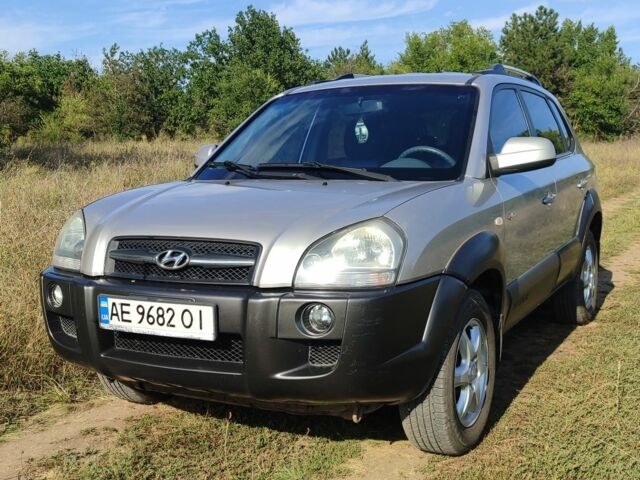 Сірий Хендай Туксон, об'ємом двигуна 2 л та пробігом 210 тис. км за 6012 $, фото 1 на Automoto.ua