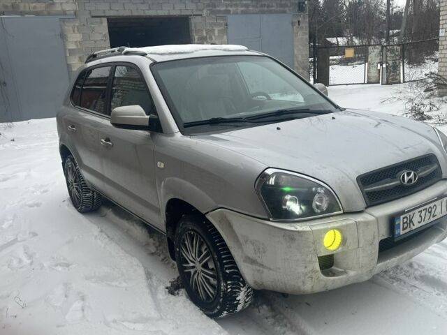 Сірий Хендай Туксон, об'ємом двигуна 2 л та пробігом 246 тис. км за 5999 $, фото 1 на Automoto.ua