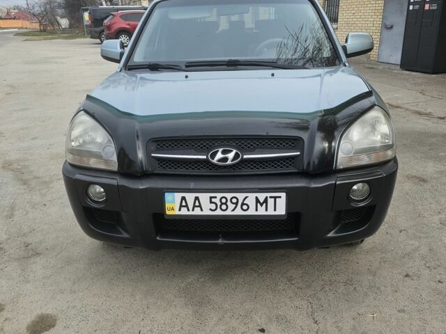 Сірий Хендай Туксон, об'ємом двигуна 2 л та пробігом 223 тис. км за 7000 $, фото 1 на Automoto.ua