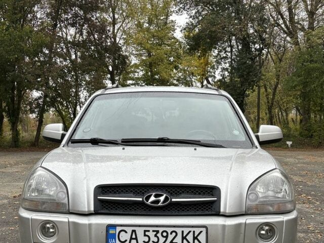 Сірий Хендай Туксон, об'ємом двигуна 2 л та пробігом 137 тис. км за 8000 $, фото 1 на Automoto.ua