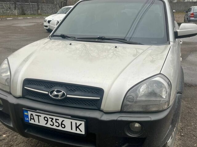 Серый Хендай Туксон, объемом двигателя 2 л и пробегом 150 тыс. км за 6800 $, фото 1 на Automoto.ua